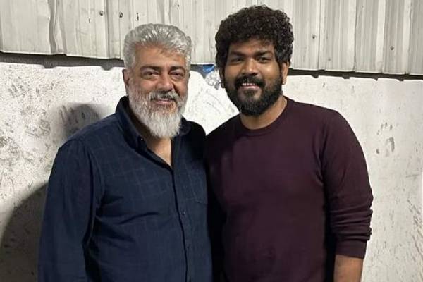 அஜித் படம் கிடைக்காத விரக்தியில் இப்படியெல்லாம் செய்கிறாரா விக்னேஷ் சிவன்- டுவிட்டர் பக்கத்தை இப்படி செய்துவிட்டாரே? | Vignesh Shivan Sudden Action Shocks Fans அஜித் படம் கிடைக்காத விரக்தியில் இப்படியெல்லாம் செய்கிறாரா விக்னேஷ் சிவன்- டுவிட்டர் பக்கத்தை இப்படி செய்துவிட்டாரே? | Vignesh Shivan Sudden Action Shocks Fans