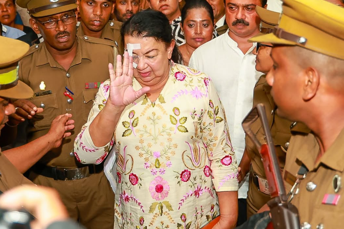 ஷிரந்திக்கு ஏற்பட்டுள்ள ஆபத்து - அம்பலமாகவுள்ள கண் சிகிச்சையின் உண்மை நிலை | Shiranthi To Be Arrested In Government Hospital ஷிரந்திக்கு ஏற்பட்டுள்ள ஆபத்து - அம்பலமாகவுள்ள கண் சிகிச்சையின் உண்மை நிலை | Shiranthi To Be Arrested In Government Hospital