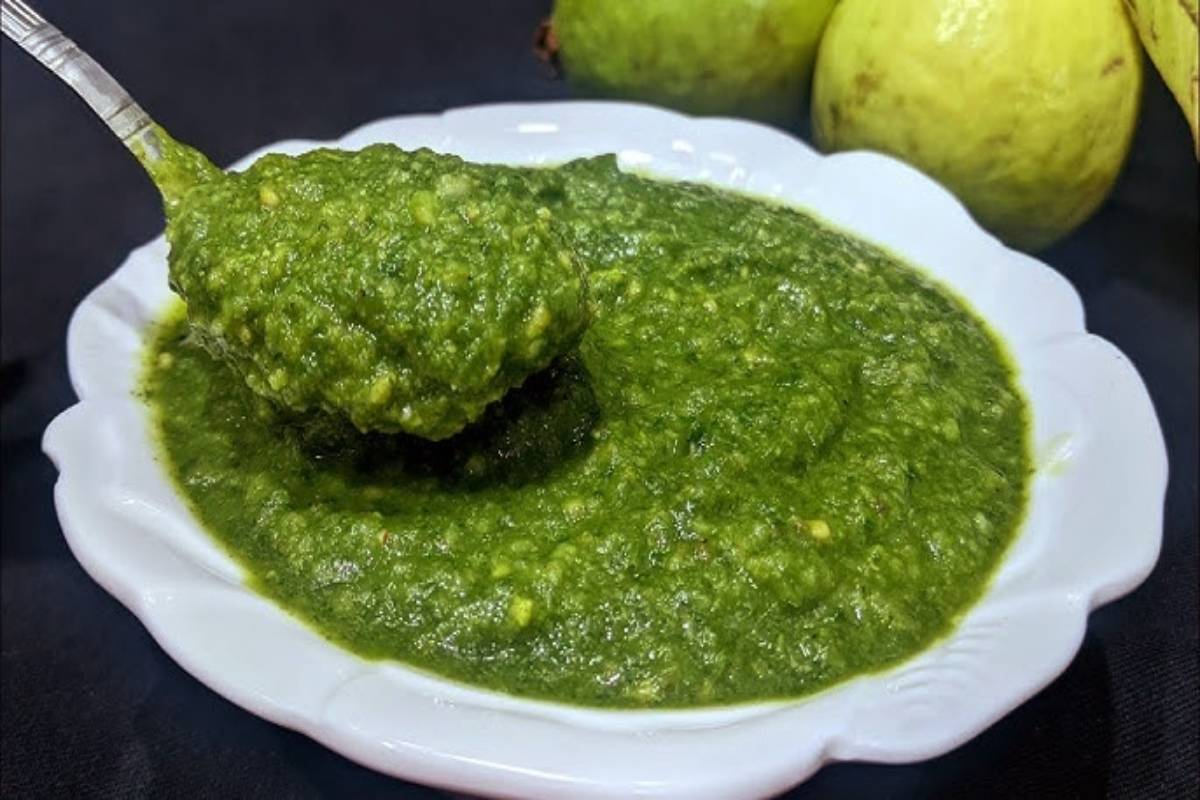 இனிப்பு புளிப்பு நிறைந்த கொய்யா சட்னி - சமோசாக்கு இது சரியான சைடிஷ் | How To Make Guava Chutney Easy Recipe