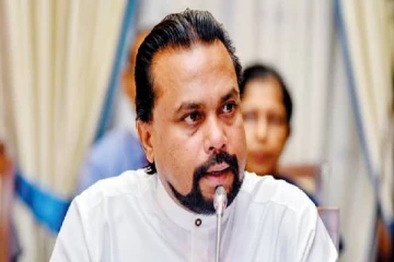 நாட்டில் ஜனாதிபதி இருக்கின்றார் மக்களுக்கு தென்படுவதில்லை: எரிமலைக்கு மேல் இருந்துக்கொண்டு டெனிஸ் பந்து விளையாடுகிறோம்:வீரவங்ச