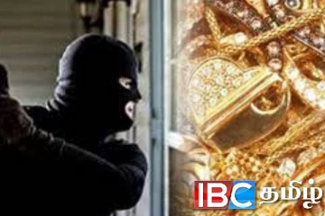 பட்டப்பகலில் வீடு புகுந்து கத்திமுனையில் தங்க நகை கொள்ளை :தமிழர் பகுதியில் சம்பவம்