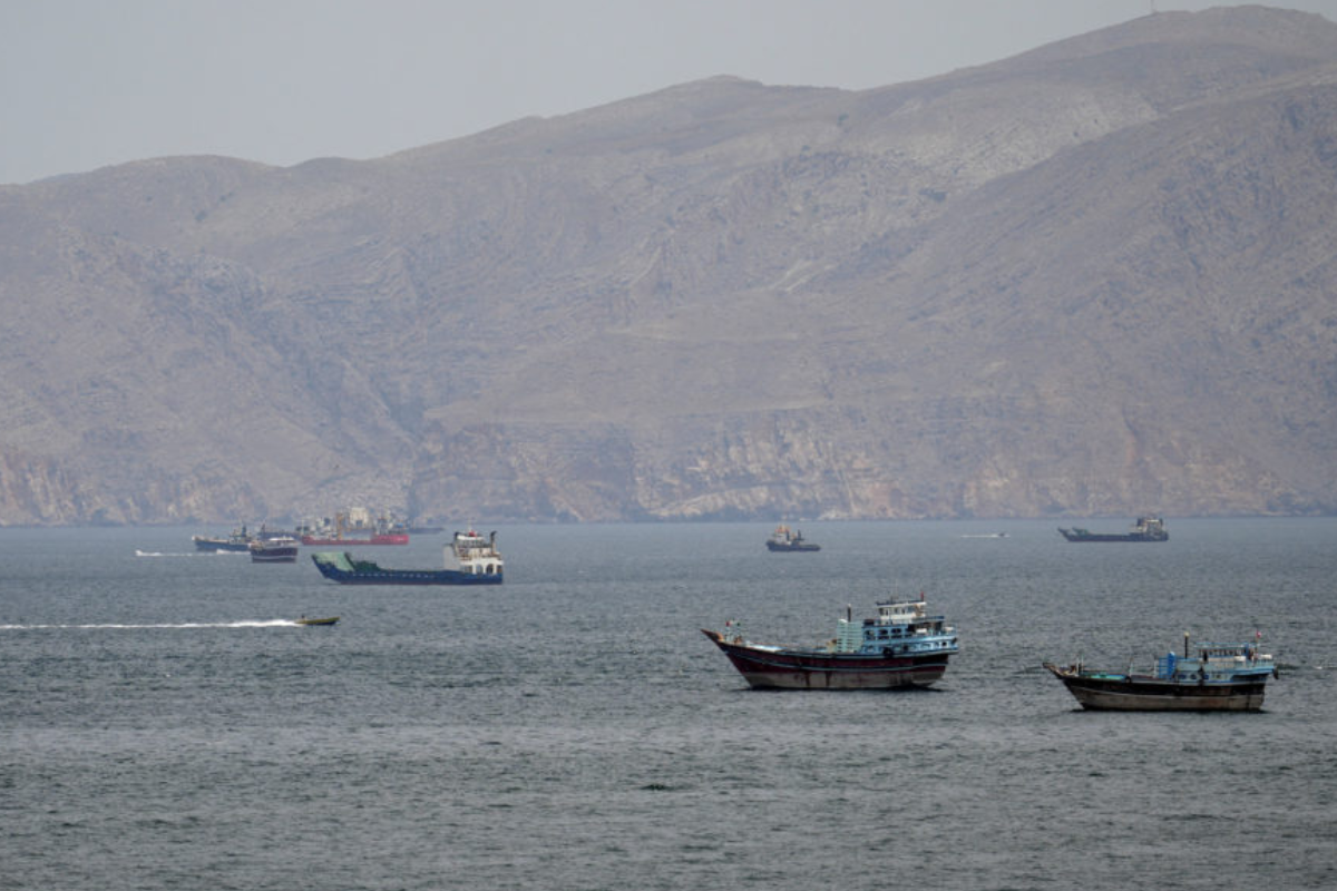 அமெரிக்காவால் தடுத்து வைக்கப்பட்டுள்ள பாரிய கப்பல்.. நாடு திரும்பிய ஈரானிய மாலுமிகள்! | 6 Crew Members Freed Us Seized Iranian Ship