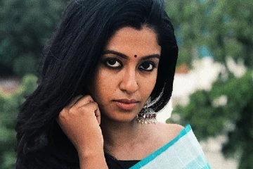 திருமண கோலத்தில் பாரதி கண்ணம்மா சீரியல் நடிகை ரோஷினி - கண்களை கொள்ளைகொள்ளும் அழகிய புகைப்படம்