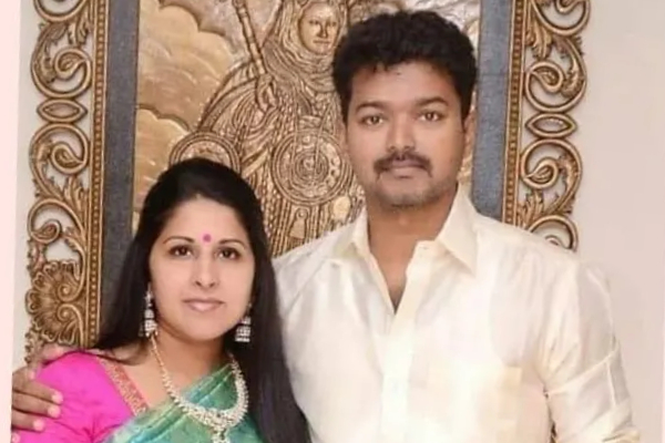 நீண்ட நாட்கள் கழித்து வெளிவந்த விஜய் மனைவி புகைப்படம்.. இதோ பாருங்க | Sangeetha Vijay With Her Son Sanjay Latest Photo