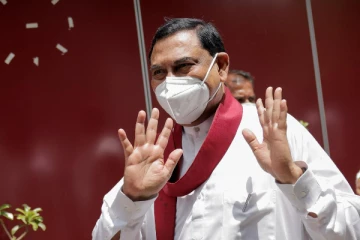 நாட்டை விட்டு வெளியேறினார் பசில் ராஜபக்ச