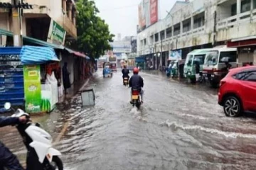 கடும் மழையால் வெள்ளத்தில் மூழ்கிய யாழ்.குடநாடு!