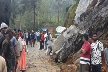 டயகம - போடைஸ் - ஹட்டன் பிரதான வீதி மீண்டும் திறப்பு - மக்களின் ஒற்றுமையால் போக்குவரத்து வழமைக்கு