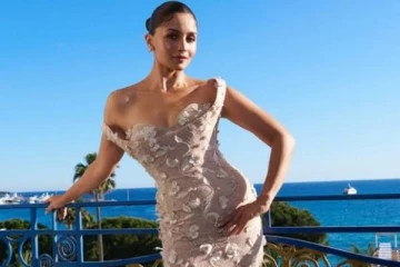 Cannes திரைப்பட விழாவில் கலக்கிய பாலிவுட் நடிகை ஆலியா பட்டின் போட்டோஸ்