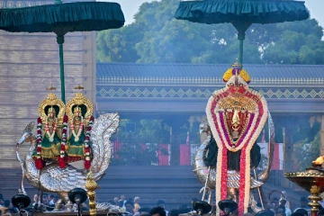 நல்லூர் கந்தசுவாமி ஆலய வருடாந்த உற்சவ இரண்டாம் நாள் மாலை உற்சவம்!(படங்கள்)