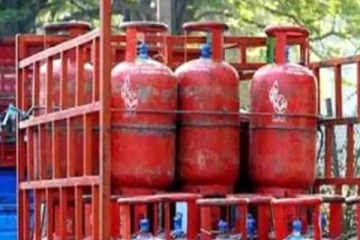 மதுரையில் கியாஸ் சிலிண்டருக்கு மாலை அணிவித்து நூதன போராட்டம்