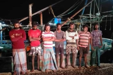 அத்துமீறி மீன்பிடியில் ஈடுபட்ட குற்றச்சாட்டில் ஏழு இந்திய மீனவர்கள் கைது