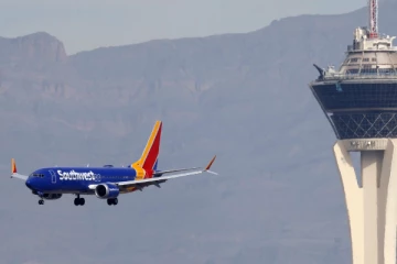 நேருக்கு நேர் மோதவிருந்த விமானங்கள்: 300 அடி கீழ் நோக்கி பாய்ந்த விமானம்! திக் திக் நொடிகள்!