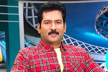 சன் டிவியின் டாப் 10 நிகழ்ச்சி பிரபலம் சுரேஷின் மனைவி, மகளை பார்த்துள்ளீர்களா?- இதோ அழகிய குடும்ப போட்டோ