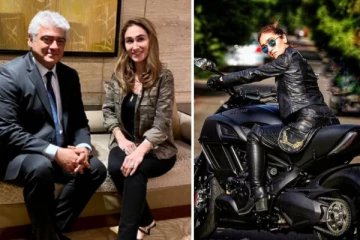 நடிகர் அஜித் சந்தித்து பேசிய வெளிநாட்டு பெண்! எதற்காக தெரியுமா? வெளியான புகைப்படம்