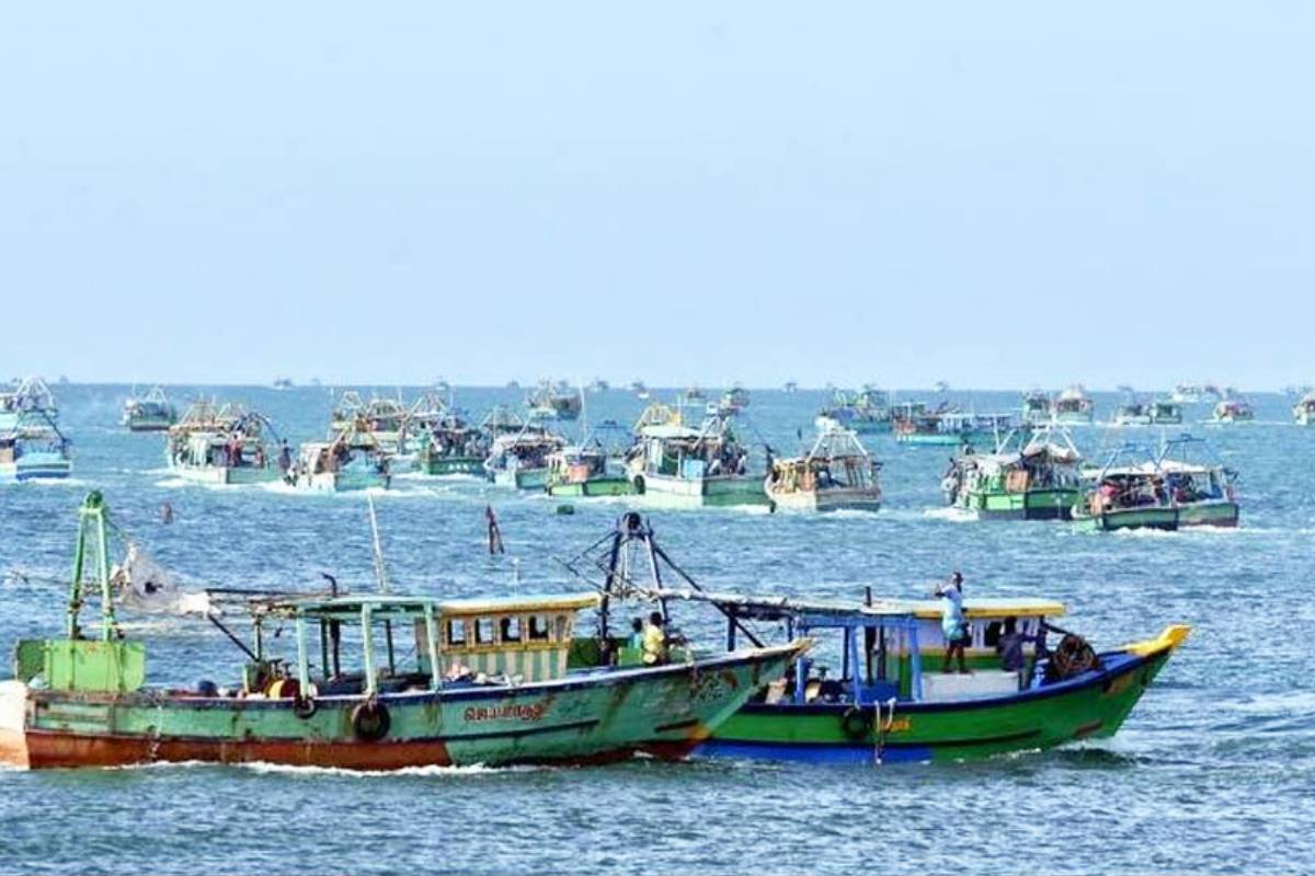 முல்லைத்தீவில் இரு கடற்றொழிலாளர்கள் மாயம் ; தேடுதல் நடவடிக்கை தீவிரம் | Two Fishermen Who Went Fishing Have Gone Missing