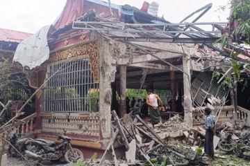 பெளத்த மடாலயத்தின் மீது வான்வழித் தாக்குதல்: டஜன் கணக்கானோர் பலி!