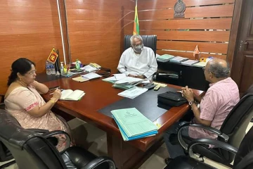 அத்துமீறிய மீன்பிடி நடவடிக்கைகள்! இருதரப்பிலும் கலந்துரையாடி நியாயமான தீர்வுக்கு வர வேண்டும்:டக்ளஸ்(Photos)