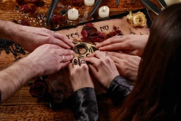 அமானுஷ்யத்துடன் விபரீத விளையாட்டு., பள்ளி மாணவர்கள் மயக்கம்! பரபரப்பை ஏற்படுத்திய சம்பவம்