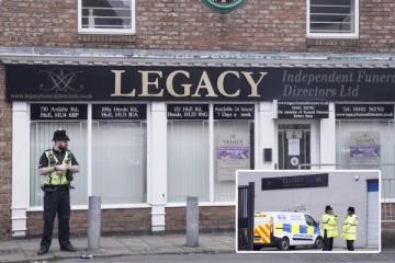 பிரித்தானியாவில் இறுதிச் சடங்கு நிறுவனத்தில் ஊழல்: 64 குற்றச்சாட்டுகளுடன் சம்பந்தப்பட்டவர் கைது