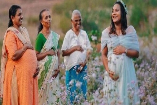 ஒரே வீட்டில் கர்ப்பமான அம்மா,மகள், பாட்டி -வைரலாகும் புகைப்படம் | Mother Daughter And Grandmother Are Pregnant