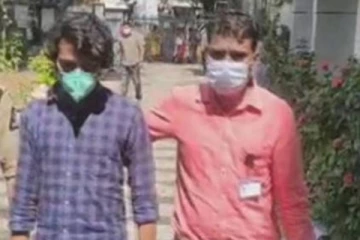 பகலில் ஆண், இரவில் பெண்! நிர்வாண புகைப்படங்களை பெண்களுக்கு அனுப்பி தொல்லை கொடுத்து வந்த இளைஞன்