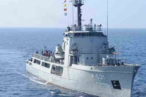 சர்வதேச கடற்பரப்பில் விபத்து ; இலங்கை கடற்றொழிலாளர்கள் பத்திரமாக மீட்பு | Sri Lankan Fishermen Safely Rescued At Sea சர்வதேச கடற்பரப்பில் விபத்து ; இலங்கை கடற்றொழிலாளர்கள் பத்திரமாக மீட்பு | Sri Lankan Fishermen Safely Rescued At Sea