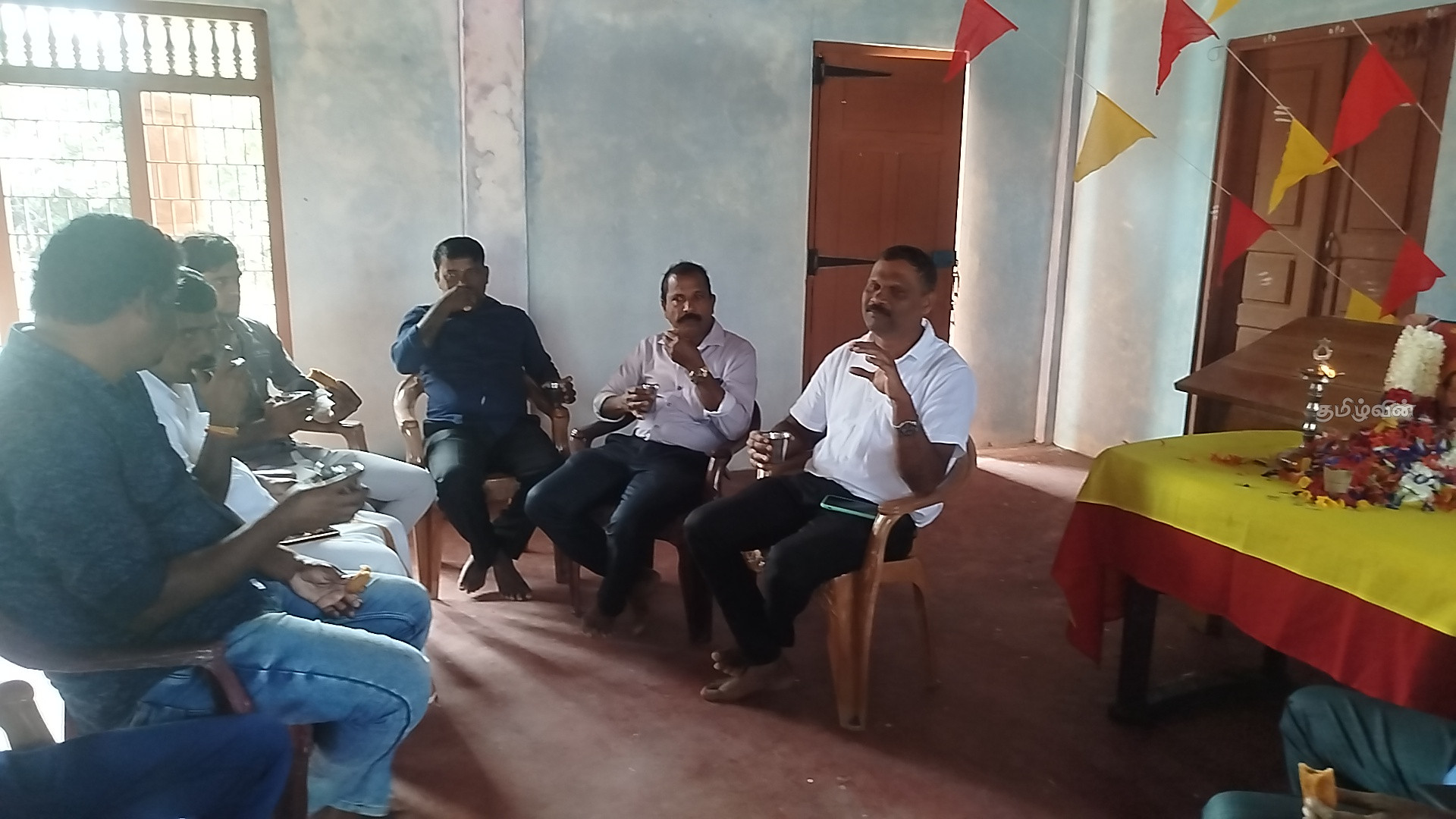 ஜனநாயக போராளிகள் கட்சியின் முக்கியஸ்தர்களுக்கிடையில் விசேட கலந்துரையாடல்.! 1 Gallery