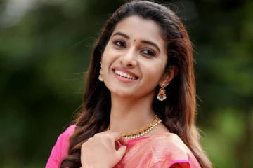 என்ன சிம்ரன் இதெல்லாம்.. பிரியா பவானிஷங்கர் போட்டோவால் அதிர்ச்சியான ரசிகர்கள்