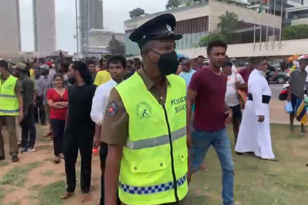 காலிமுகத்திடலுக்கு பெருமளவு காவல்துறையினர் வருகை (படங்கள்) | Large Number Of Police Visit To The Footpath
