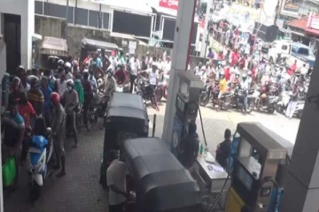 ඉන්ධන පෝලිම් වලට නොයන්නයි දැනුම් දීමක්...