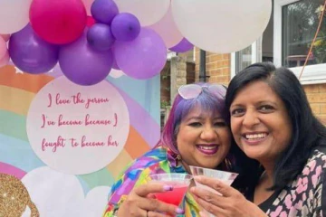 விவகாரத்துப் பெற்ற 45 வயது பெண் பார்ட்டி வைத்துக் கொண்டாட்டம்