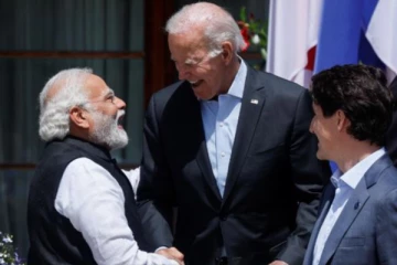 பிரதமர் மோடியின் தோளை தட்டி அழைத்த அதிபர் பைடன் - வைரலாகும் வீடியோ!