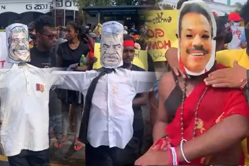 மகிந்தவின் படம் பொறிக்கப்பட்ட முகமூடியுடன் சேலை அணிந்துள்ள நபர்! தீவிரமடைந்த ஆர்ப்பாட்டம் - கண்ணீர்ப்புகை பிரயோகம் (Video)