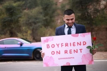 காதலர் தினம்: தன்னை தானே வாடகைக்கு விடும் இளைஞர் - யாரு சாமி நீ!