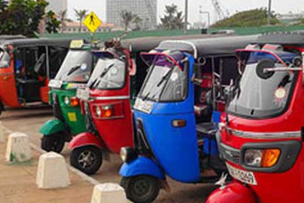 யாழில் இப்படியும் ஒரு சம்பவம்;  பெண்ணொருவருக்கு ஏற்பட்ட க்ஷாக்! | Auto Asking For Money In 4 Digits In Jaffna