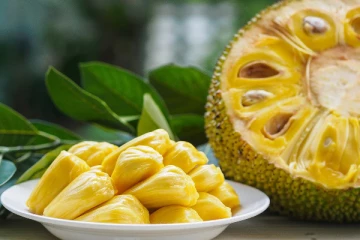 பலாப்பழம் சாப்பிட்ட பின்பு தவறிக்கூட இதை சாப்பிடாதீங்க! பாரிய பக்கவிளைவு ஏற்படும்