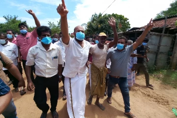 திட்டமிட்ட சிங்கள குடியேற்றம் விரட்டியடிக்கப்பட்ட காணி ஆணையாளர்- மட்டக்களப்பில் பரபரப்பு!