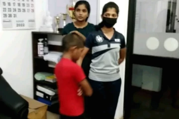 09 හැවිරිදි දරුවෙක් පැහැරගෙන යමින් සිටියදී මාට්ටු වුණු හැටි මෙන්න...