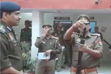 எங்க புல்லட் போடுறது; துப்பாக்கியை கையாள தெரியாம திணறிய போலீஸ் - ஆடிப்போன ஐஜி!