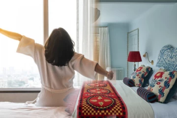 உங்கள் படுக்கையறையில் மறந்தும் இதெல்லாம் வைக்காதீர்கள்; உடனே தூக்கிப்போடுங்கள்!