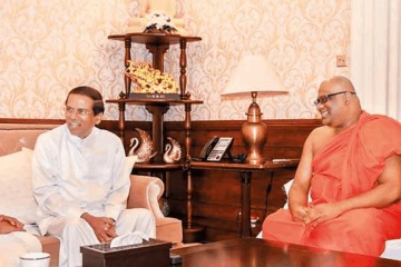 மகா சங்கத்தினரிடம் நிபந்தனையற்ற மன்னிப்பு கோரும் மைத்திரி