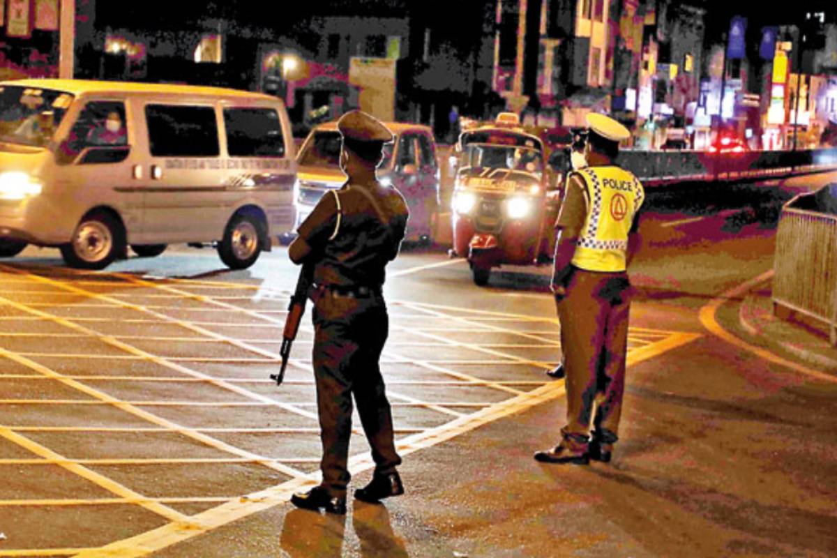 பொலிஸாரால் தேடப்பட்டு வந்த இரண்டு சந்தேகநபர்கள் கைது | Two Wanted Mafia Members Arrested