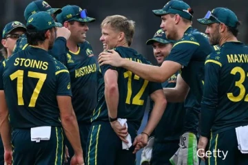 முதல் போட்டியிலே ஆதிக்கத்தை செலுத்திய அவுஸ்திரேலியா - 2 ஓட்டங்களில் புதிய சாதனை