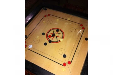 காலால் கேரம் விளையாடி தெறிக்கவிட்ட மாற்றுத்திறனாளி! இணையத்தில் வைரலாகும் வீடியோ