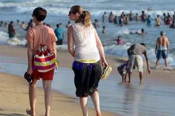 வெளிநாட்டவர்களுடன்  பணப்  பரிவர்த்தனை செய்ய  தடை!