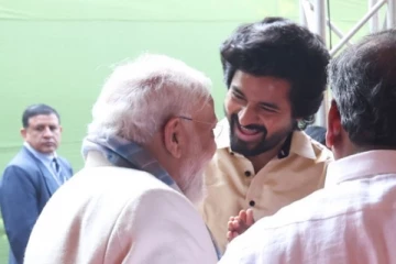 மோடியுடன் கேஷுவல் ஆக சிரித்து பேசிய சிவகார்த்திகேயன்! வைரலாகும் புகைப்படங்கள்