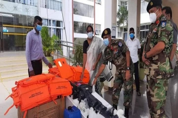 தேடுதல் மற்றும் மீட்புக்குழுவிற்கான உபகரணங்கள்  மாவட்ட அரசாங்க அதிபரால் வழங்கி வைப்பு