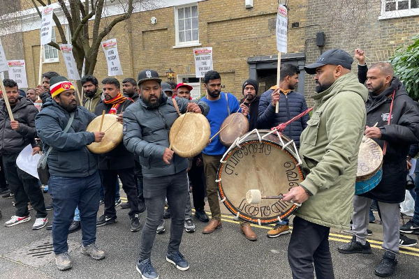 13A திருத்தச் சட்டத்திற்கு எதிர்ப்பு தெரிவிக்கும் புலம்பெயர் சமூகம்! (Photos) | Uk Diaspora Tamils People Accept 13A Amendment Act
