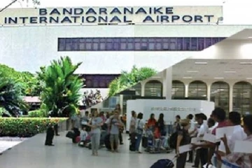 வெளிநாடொன்றிலிருந்து வந்த பெண் கட்டுநாயக்காவில் கைது