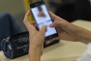 Whatsapp එකෙන් කෙල්ලට ඡායාරූපයක් යවලා විශ්වවිද්‍යාල සිසුවා කරගත් දේ.